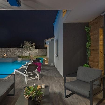 Pet Friendly Home In Barban With Kitchen Exterior foto