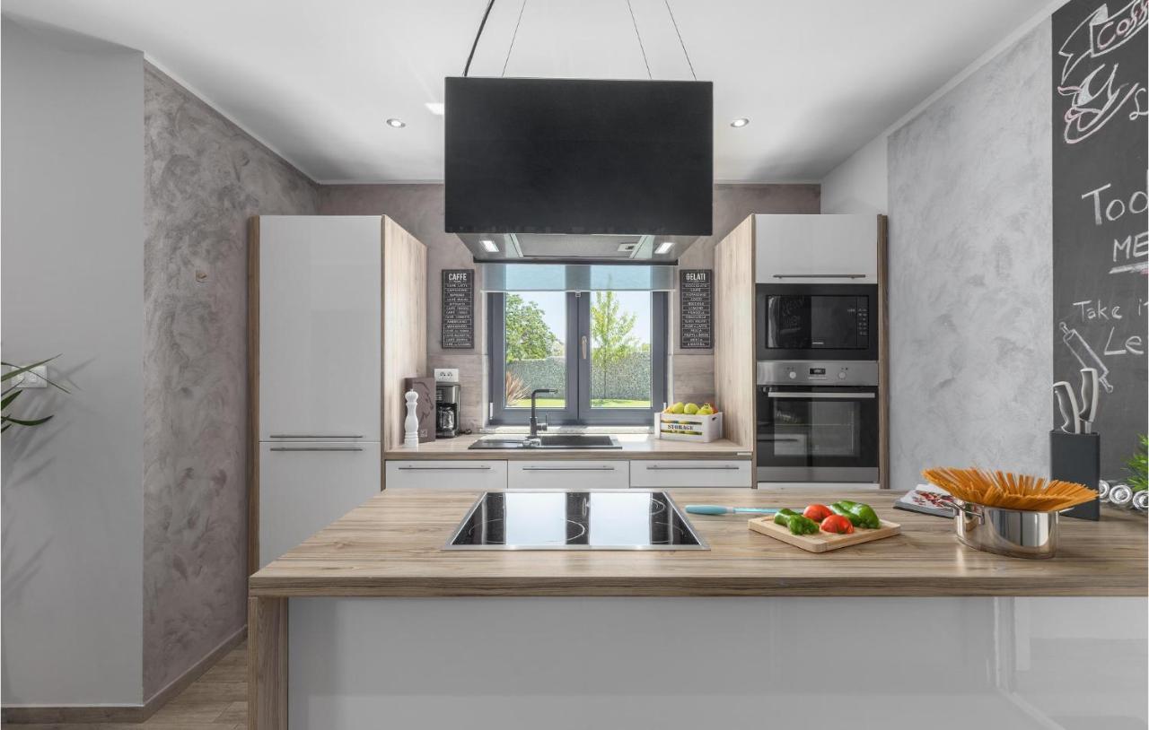 Pet Friendly Home In Barban With Kitchen Exterior foto